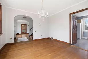 811 W Monroe Cir, Ross Twp, PA 15229 - Photo 9