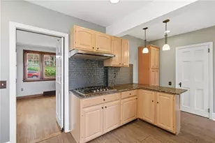 811 W Monroe Cir, Ross Twp, PA 15229 - Photo 13