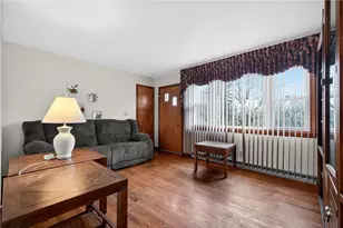 1461 Lynnwood Dr, Hermitage, PA 16148 - Photo 3