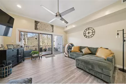 520 Carriage Cir, Pittsburgh, PA 15205 - Photo 3