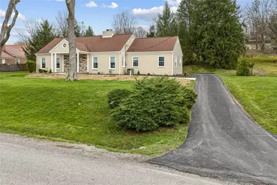 557 Morningstar Dr, Franklin Township, PA 16117 - Photo 3