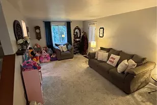 546 Millers Ln, Pittsburgh, PA 15239 - Photo 7