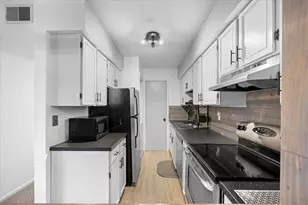 920 Margarite Dr, Scott Township, PA 15216 - Photo 13