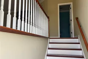 554 E Vanderbilt Ct, Mars, PA 16046 - Photo 3