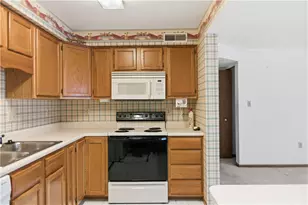 503 Clubhouse Dr, South Strabane, PA 15301 - Photo 13