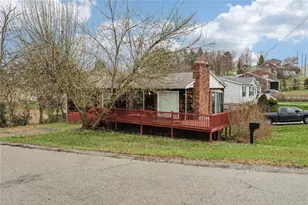 2715 Myrtle Dr, Lower Burrell, PA 15068 - Photo 3