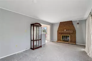 2715 Myrtle Dr, Lower Burrell, PA 15068 - Photo 7