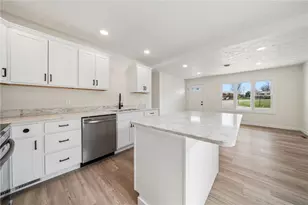 514 New Market Dr, Hempfield Township, PA 15601 - Photo 9