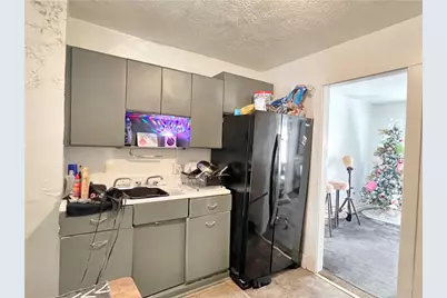 2410 Woodstock Ave, Pittsburgh, PA 15218 - Photo 17