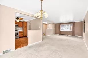 62 Dundalk Dr, Pittsburgh, PA 15235 - Photo 5