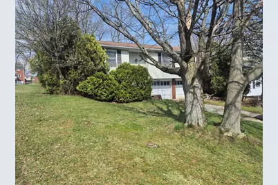 122 Mohican Dr, Hempfield Township, PA 15601 - Photo 1