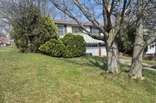 122 Mohican Dr, Hempfield Township, PA 15601 - Photo 1