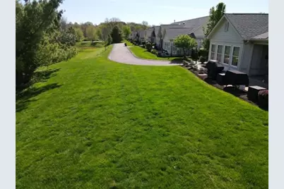 2061 Isleworth Ln, Cranberry Township, PA 16066 - Photo 7