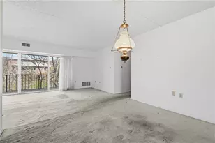 2160 Greentree Rd, Scott Township, PA 15220 - Photo 9