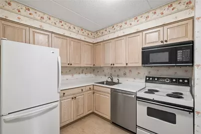 2160 Greentree Road #705W, Scott Township, PA 15220 - Photo 11