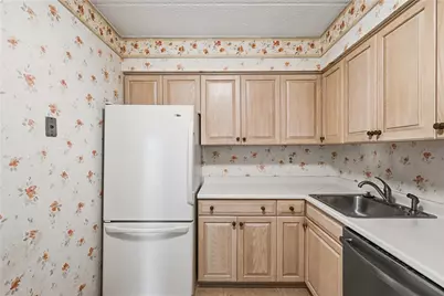 2160 Greentree Road #705W, Scott Township, PA 15220 - Photo 13