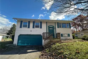 1390 Wakefield Dr, Hermitage, PA 16148 - Photo 1