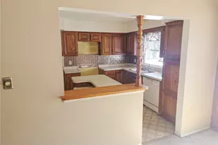 1390 Wakefield Dr, Hermitage, PA 16148 - Photo 5