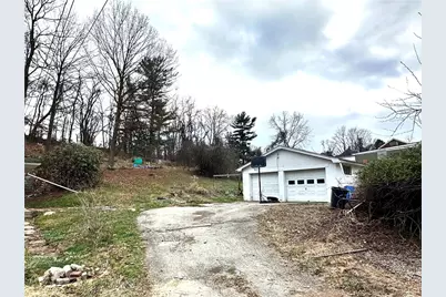 572 Alberts Dr, Monessen, PA 15062 - Photo 9