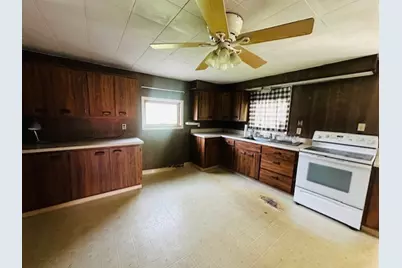 2440 Racetrack Rd, Youngwood, PA 15672 - Photo 11