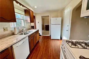 675 Rolling Green Dr, Bethel Park, PA 15102 - Photo 13