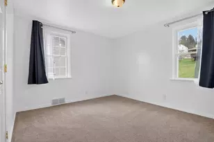 335 E Pike St, Houston, PA 15342 - Photo 23