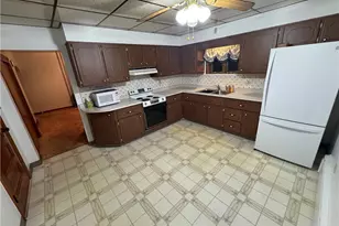 111 N Hitchman St, Mt Pleasant Boro, PA 15666 - Photo 3