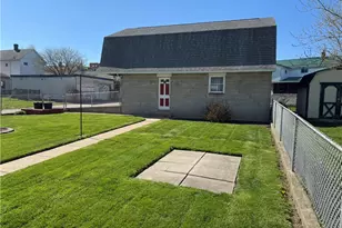111 N Hitchman St, Mt Pleasant Boro, PA 15666 - Photo 3