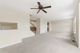 607 Hilton Cir, Collier Township, PA 15071 - Photo 9