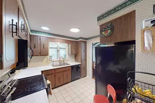 225 Fairway Ln, Penn Township, PA 16002 - Photo 15