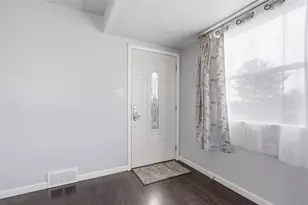 102 Dunbar Dr, Wilkins Township, PA 15235 - Photo 3