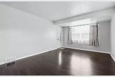 102 Dunbar Dr, Wilkins Township, PA 15235 - Photo 5