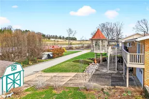 1106 Skyline Dr, Hempfield Township, PA 15601 - Photo 7