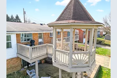 1106 Skyline Dr, Hempfield Township, PA 15601 - Photo 9