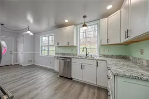 910 Burton Ave, Youngwood, PA 15697 - Photo 11