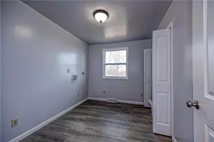 910 Burton Ave, Youngwood, PA 15697 - Photo 17