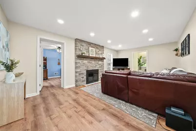 762 Country Club Dr, Pittsburgh, PA 15228 - Photo 11