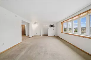 110 Winfield Cir, Hempfield Township, PA 15601 - Photo 3