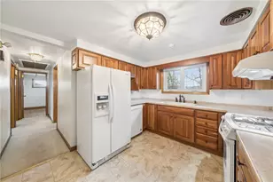 110 Winfield Cir, Hempfield Township, PA 15601 - Photo 9