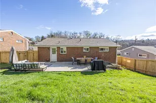 4863 Hialeah Dr, Pittsburgh, PA 15239 - Photo 21