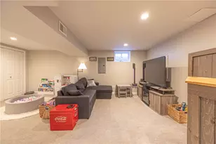 4863 Hialeah Dr, Pittsburgh, PA 15239 - Photo 15