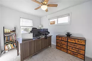 4863 Hialeah Dr, Pittsburgh, PA 15239 - Photo 11