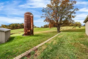 150 Holsing Ln, Frazer, PA 15084 - Photo 35