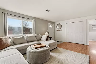 106 Longmount Dr, Ross Twp, PA 15214 - Photo 9