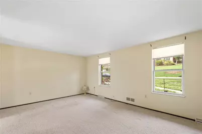 1637 Queens Dr, South Park, PA 15129 - Photo 3