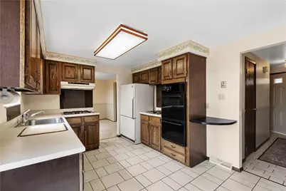 1637 Queens Dr, South Park, PA 15129 - Photo 11