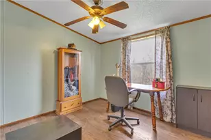 204 Hollowvue Rd, Big Beaver, PA 16157 - Photo 17