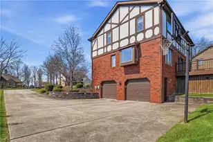 711 Montclair Dr, Allegheny Township, PA 15068 - Photo 3