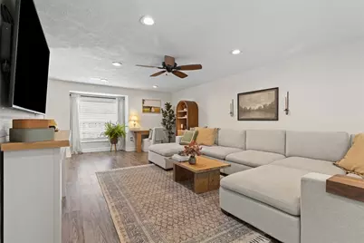 218 Lakeside Dr, Robinson Twp, PA 15136 - Photo 9