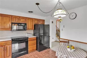 105 Northumberland Dr, Hempfield Township, PA 15642 - Photo 5